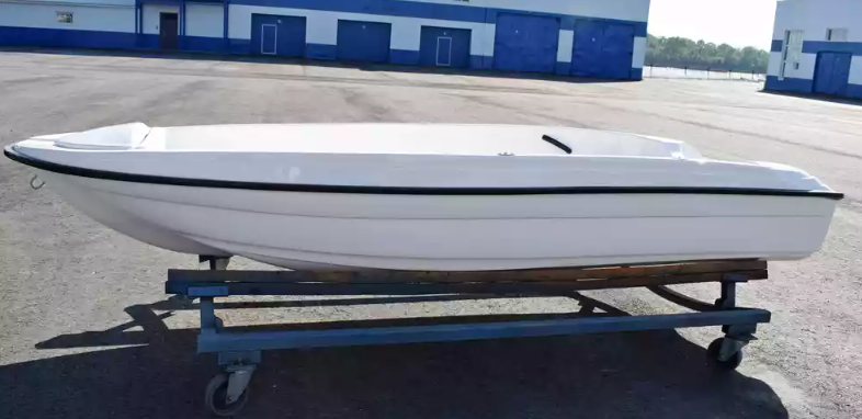 Стеклопластиковая лодка Пингвин (тримаран) в Стерлитамаке