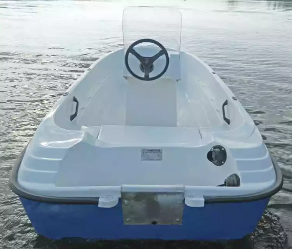 Стеклопластиковая лодка Пингвин с консолью (тримаран) в Стерлитамаке