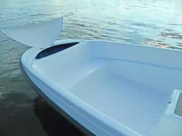 Стеклопластиковая лодка Пингвин с консолью (тримаран) в Стерлитамаке