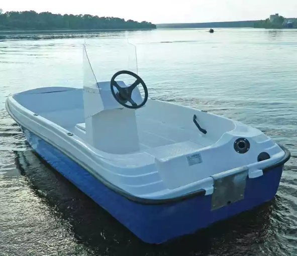 Стеклопластиковая лодка Пингвин с консолью (тримаран) в Стерлитамаке
