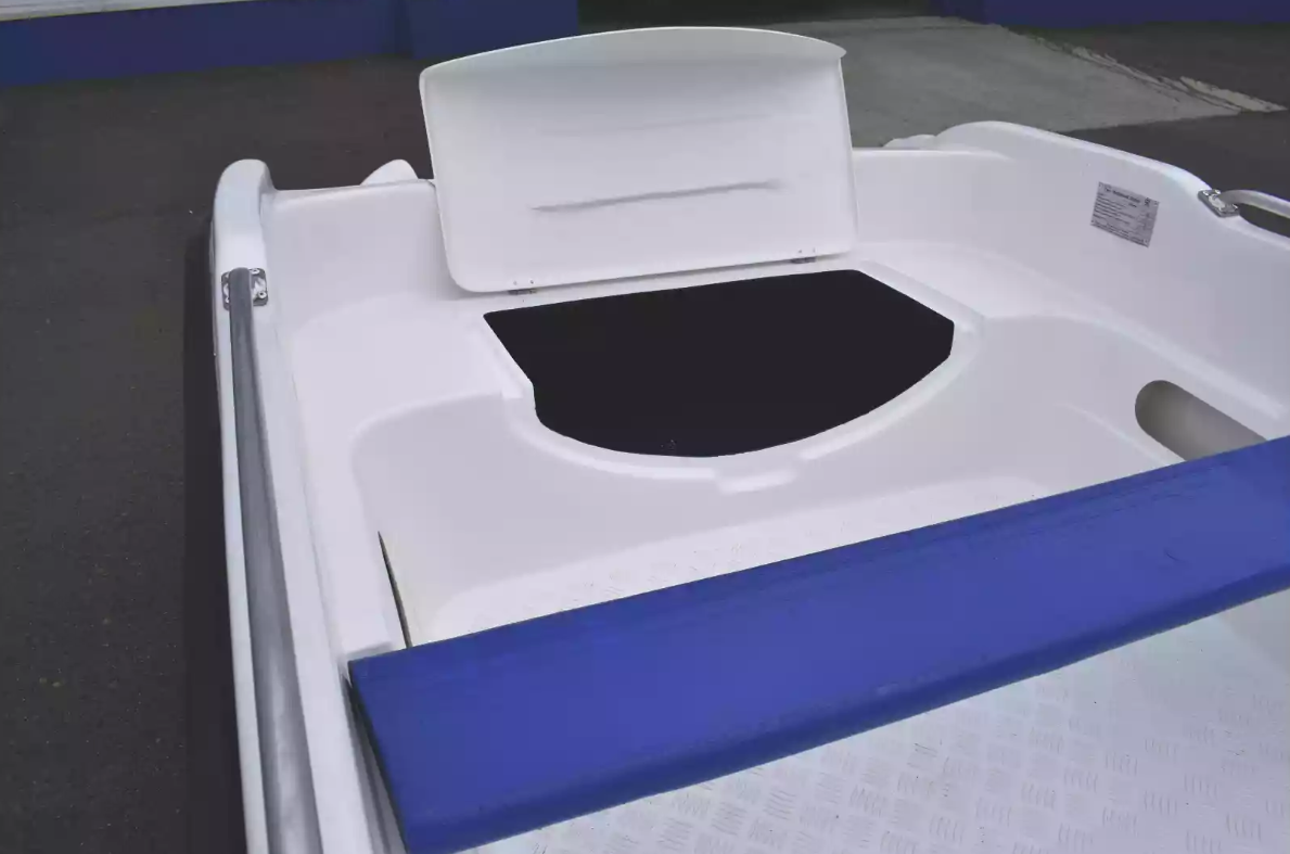 Стеклопластиковая лодка Пингвин New (тримаран) в Стерлитамаке