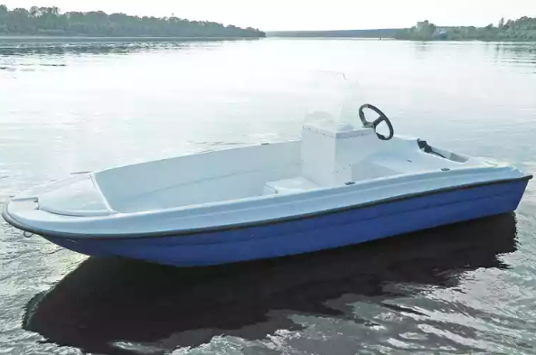 Стеклопластиковая лодка Пингвин с консолью (тримаран) в Стерлитамаке