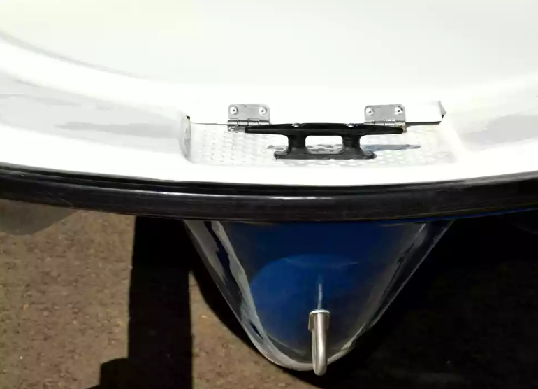 Стеклопластиковая лодка Пингвин с консолью (тримаран) в Стерлитамаке