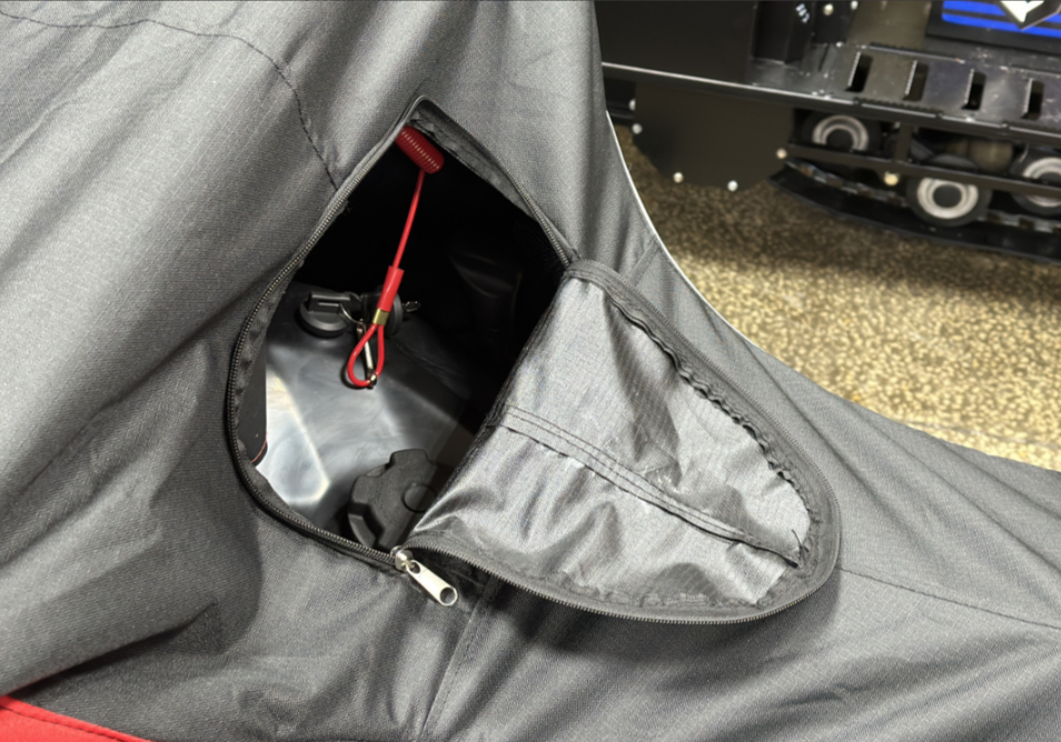 Чехол транспорт. снегохода IKUDZO HUNTER черно-красный Оксфорд ПРЕМИУМ качества с лого IKUDZO в Стерлитамаке