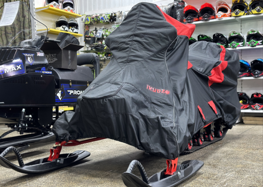 Чехол транспорт. снегохода IKUDZO HUNTER черно-красный Оксфорд ПРЕМИУМ качества с лого IKUDZO в Стерлитамаке