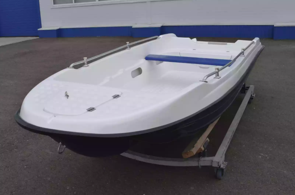 Стеклопластиковая лодка Пингвин New (тримаран) в Стерлитамаке