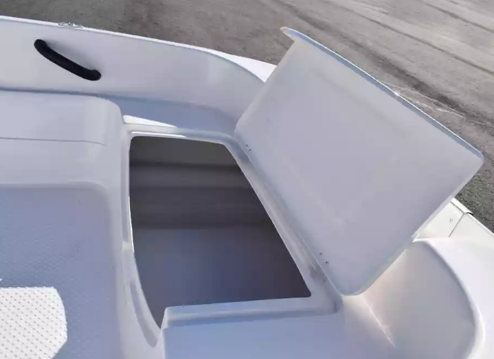 Стеклопластиковая лодка Пингвин (тримаран) в Стерлитамаке